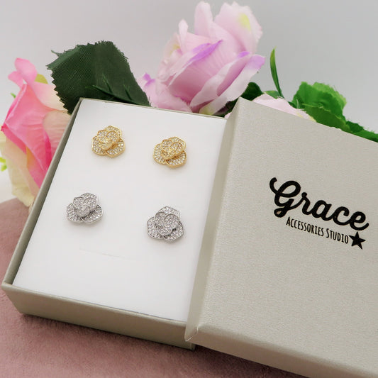 CAMELIA STUDS ~ orecchini lobo con fiore zirconato in cubic zirconia