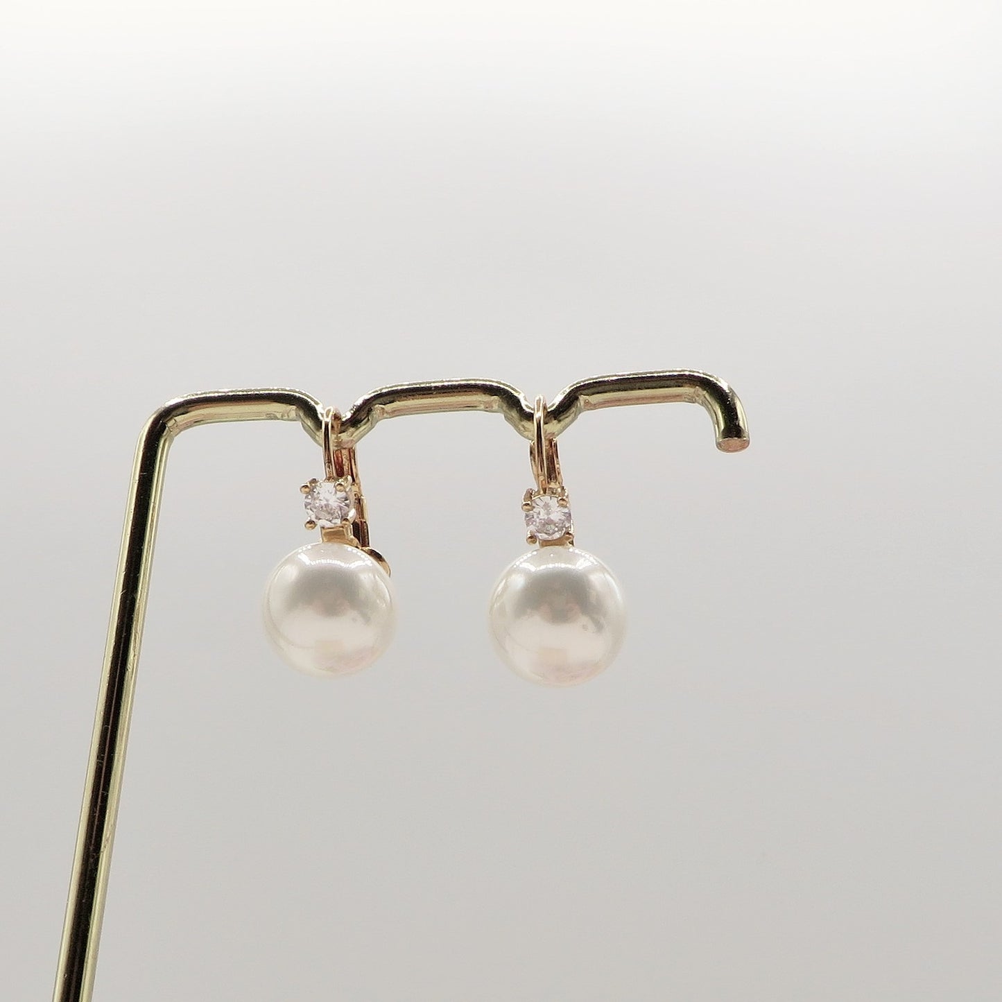 PEARLS monachella ~ Orecchini a monachella con perla e punto luce in Cubic Zirconia