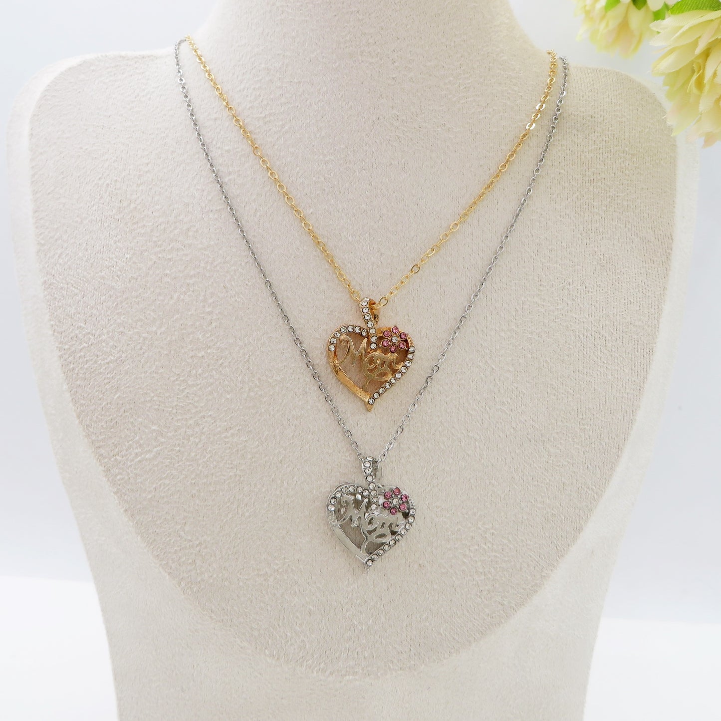 MOM FLOWER HEART - Collana Con scritta MAMMA + CUORE e fiore zirconato