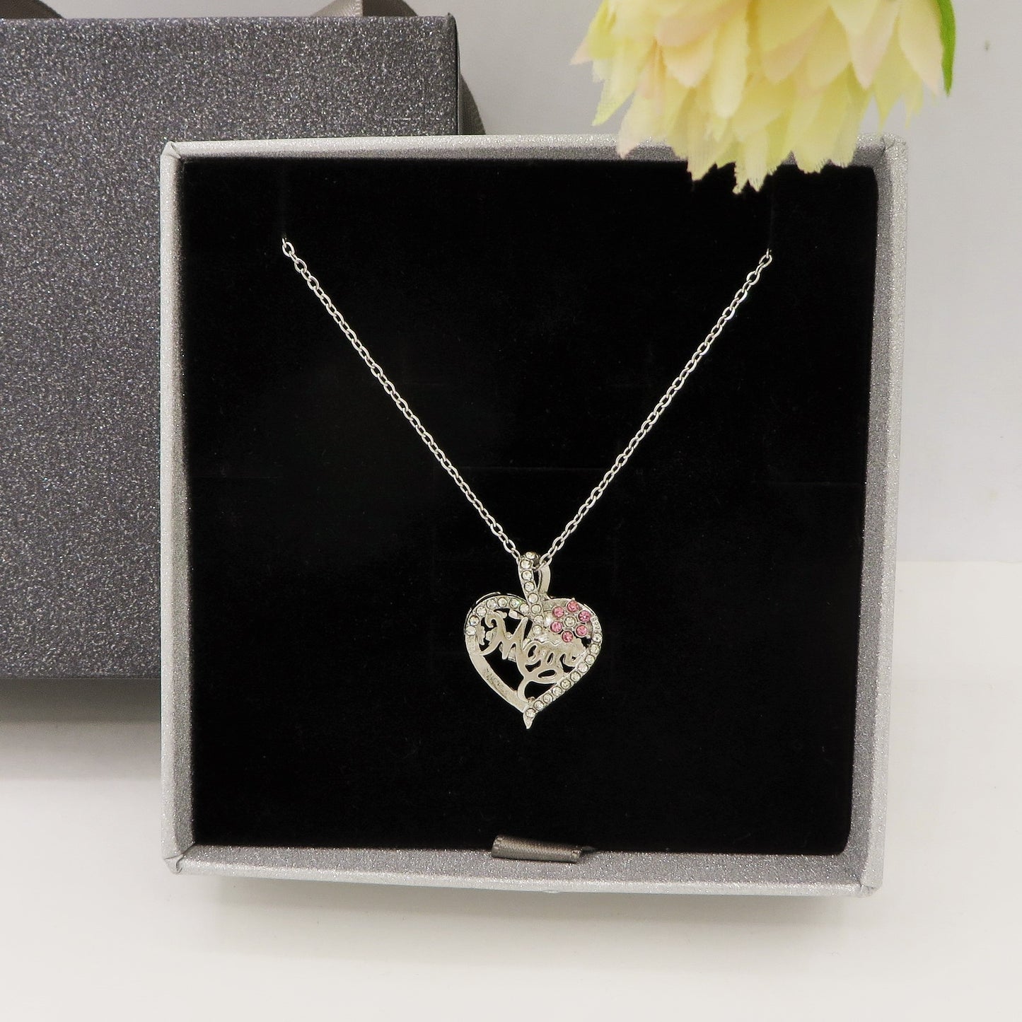 MOM FLOWER HEART - Collana Con scritta MAMMA + CUORE e fiore zirconato