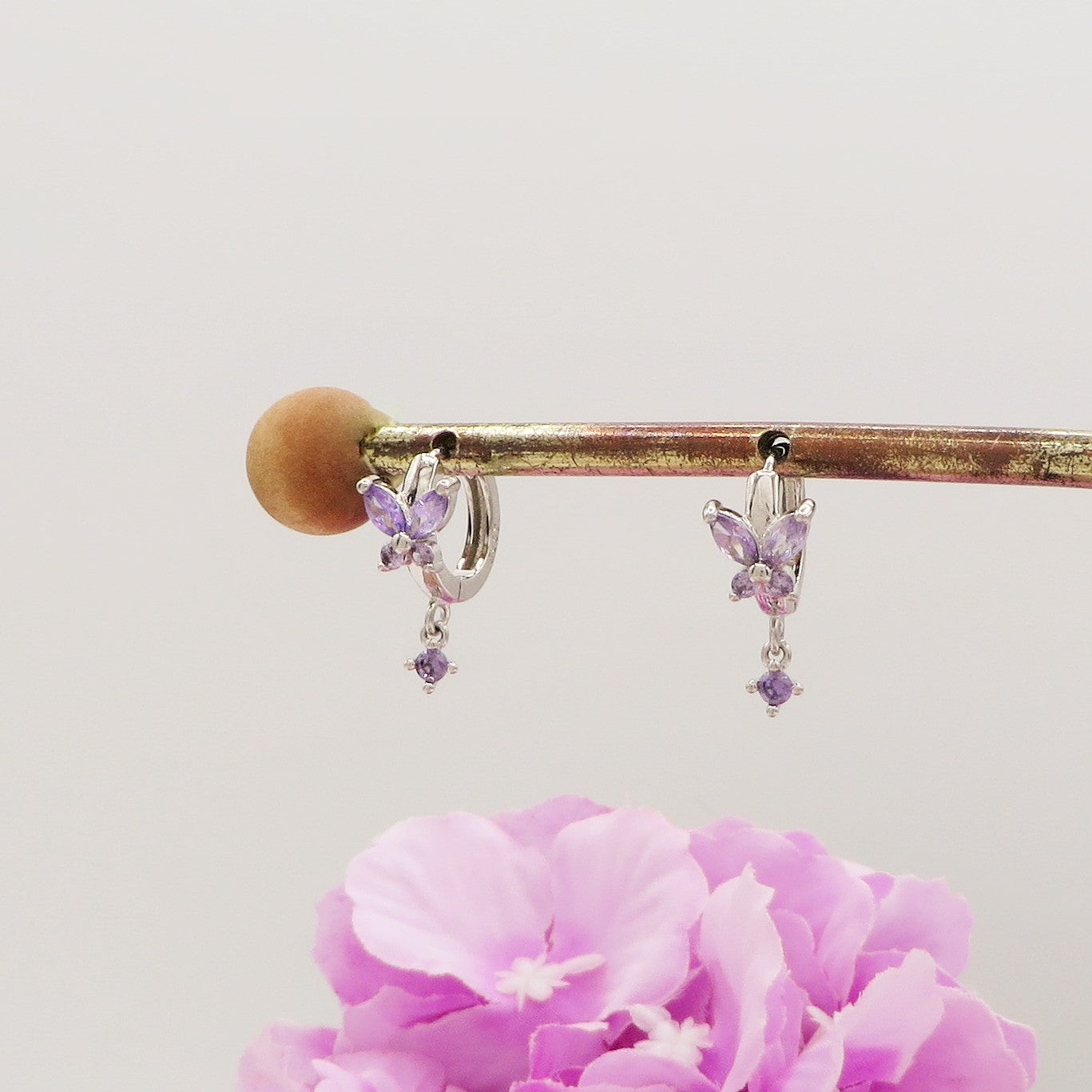 BUTTERFLY HOOP ~ Orecchino ARGENTO 925 cerchietto con farfalla in cubic zirconia ~ Mono orecchino