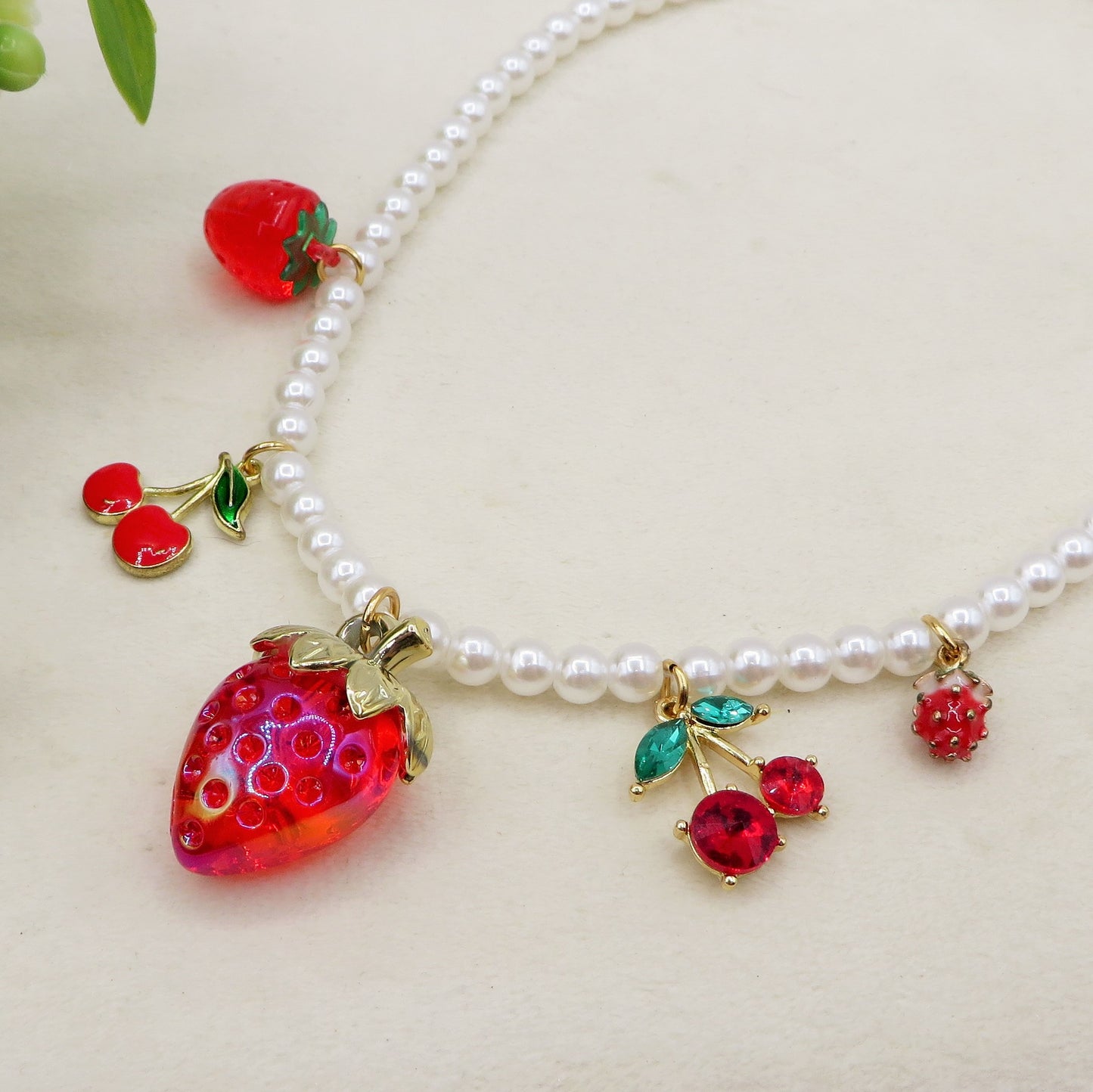 CRYSTAL FRUIT SALAD - Collana perle e charms fragola - cuore - ciliegie - mix zirconati
