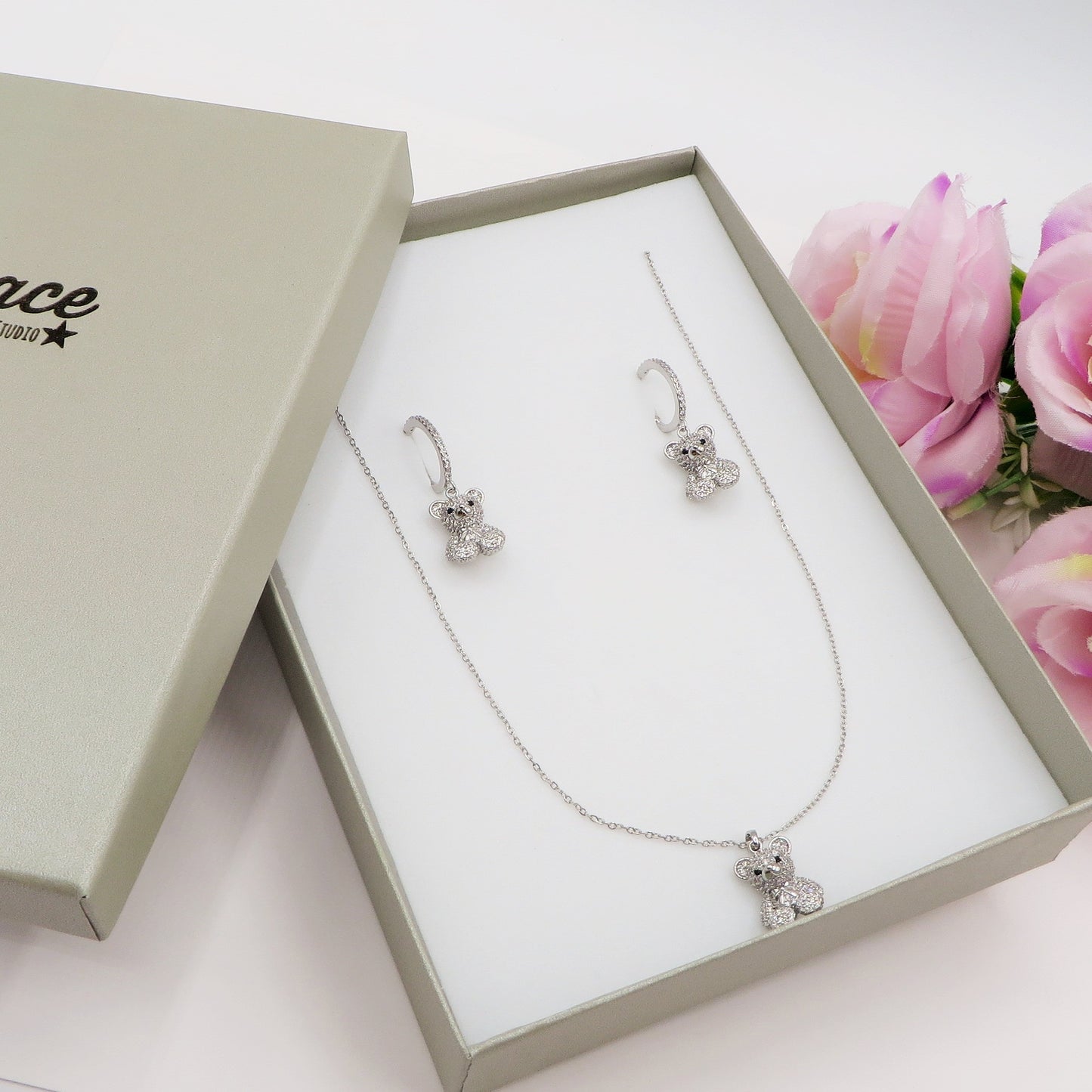 PADDINGTON - ACCIAIO INOSSIDABILE- collana con pendente orsetto in cubic zirconia