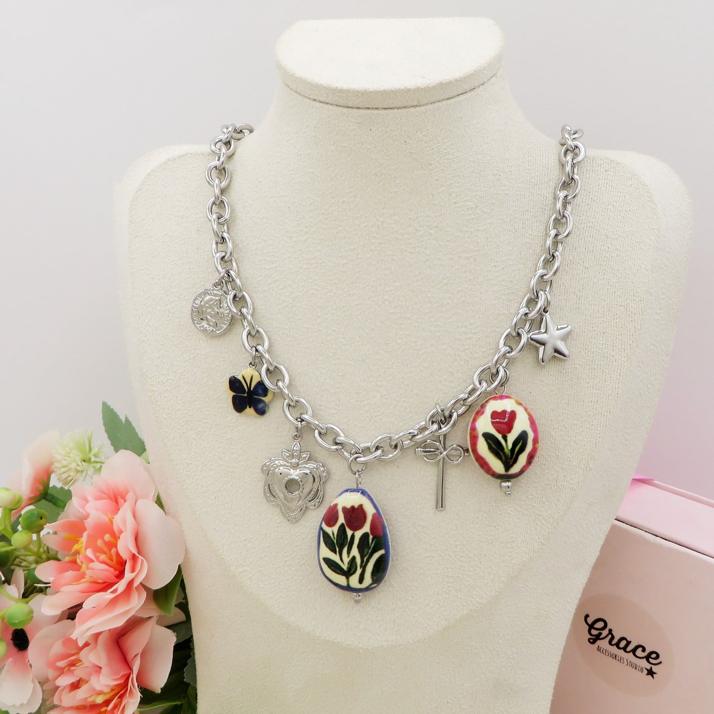 CAROL Collana con charms fiori vintage, farfalle e cuori - ACCIAIO INOSSIDABILE