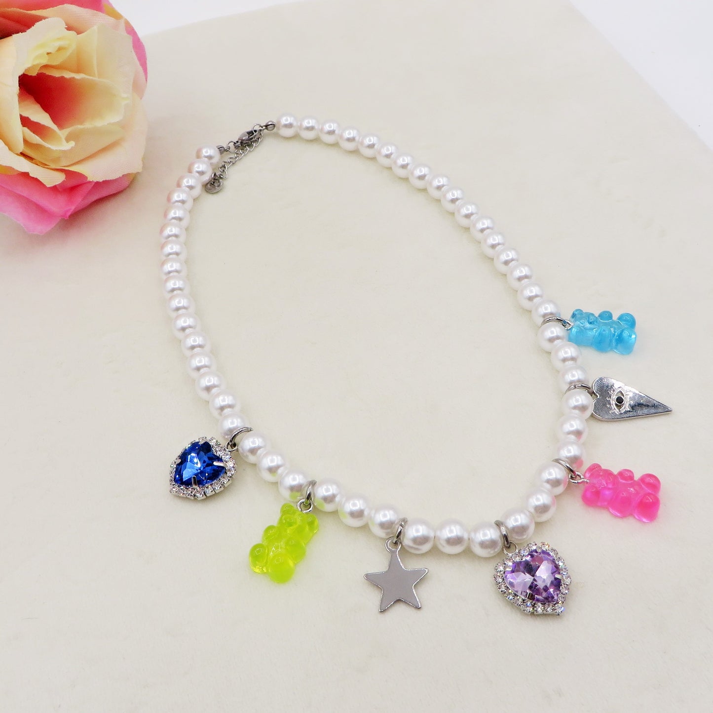 FANTASY - Base silver - Collana perle e charms rainbow