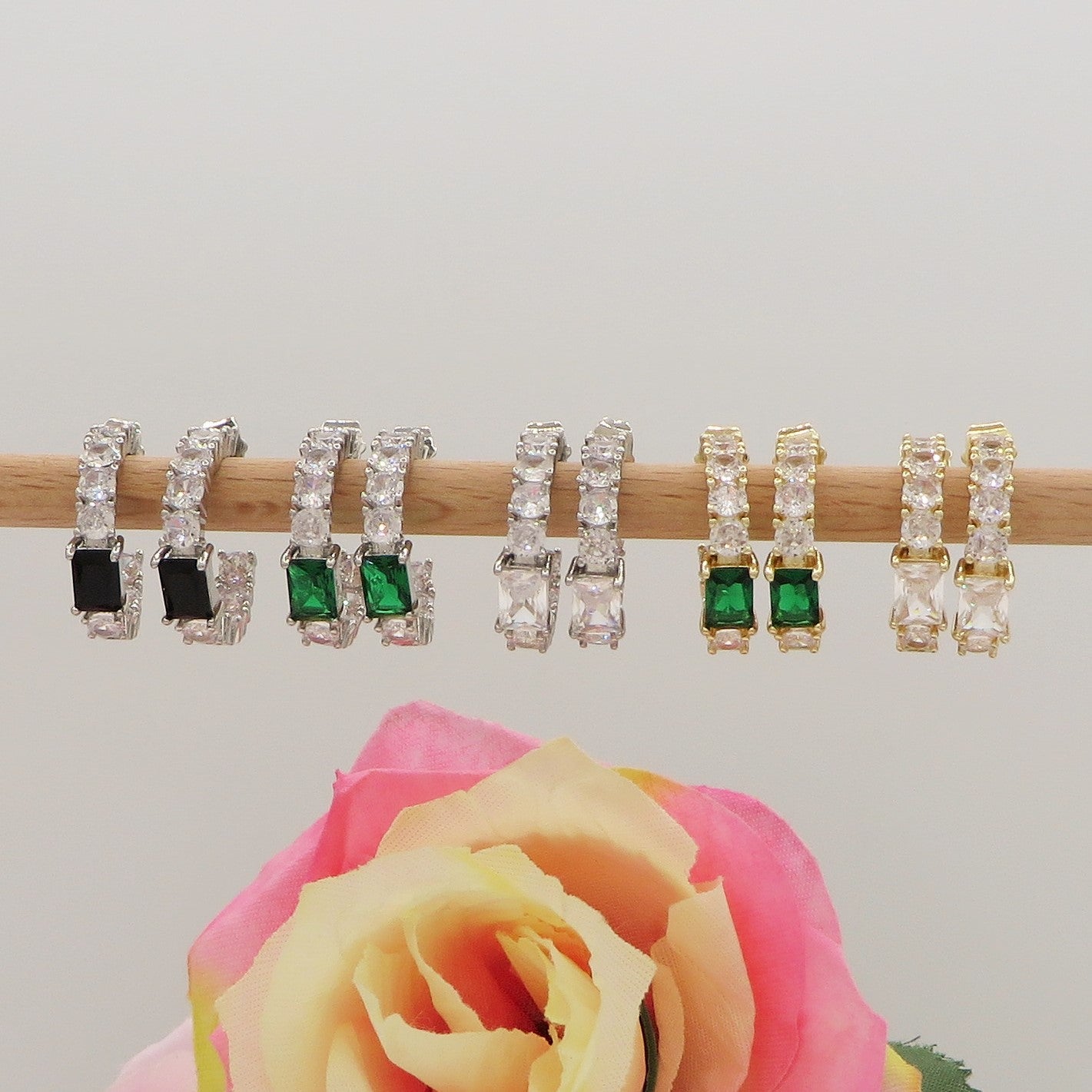 CHRISTY hoops - Orecchini a cerchio con Cubic Zirconia taglio baguette