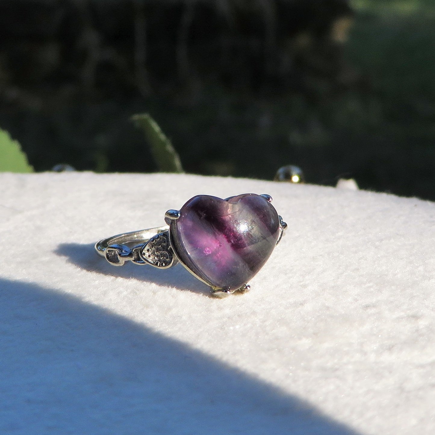 AMALA' HEART ~ Anello regolabile in FLUORITE naturale a forma di cuore