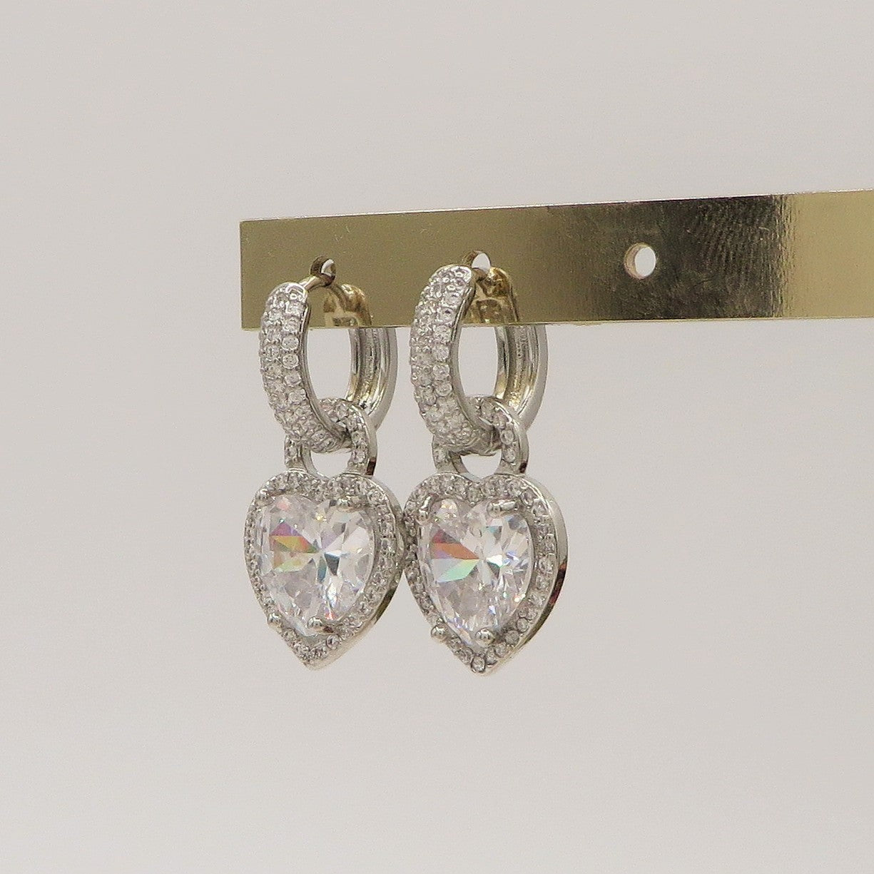 AURORA HOOPS ~ Orecchini mini cerchi zirconati FULL in Cubic Zirconia a forma di cuore