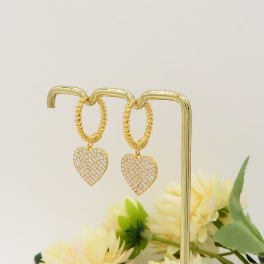 BRENDA HOOPS ~ Orecchini a cerchio con cuore ZIRCONATO in Cubic Zirconia