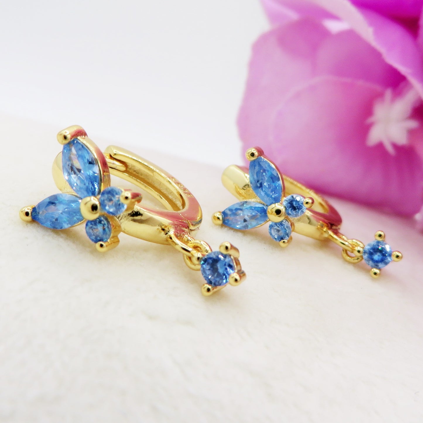 BUTTERFLY HOOP ~ Orecchino ARGENTO 925 cerchietto con farfalla in cubic zirconia ~ Mono orecchino