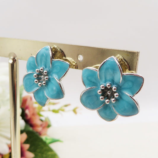 GARDENIA paio ORECCHINI smaltati a bottone con petali in ACCIAIO INOSSIDABILE a forma di fiore