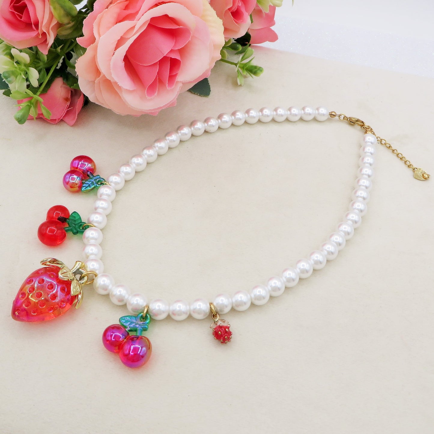 CRYSTAL FRUIT SALAD - Collana perle e charms fragola - cuore - ciliegie - mix zirconati