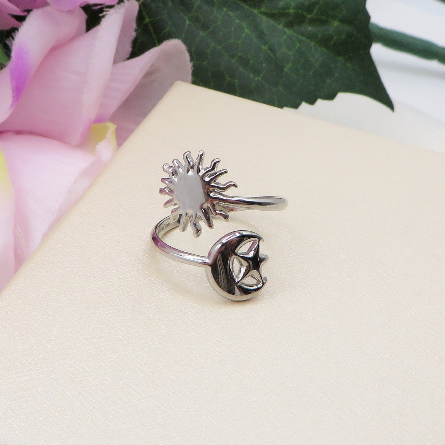 Daenerys - Anello regolabile con SOLE E LUNA contrariè in ACCIAIO inossidabile