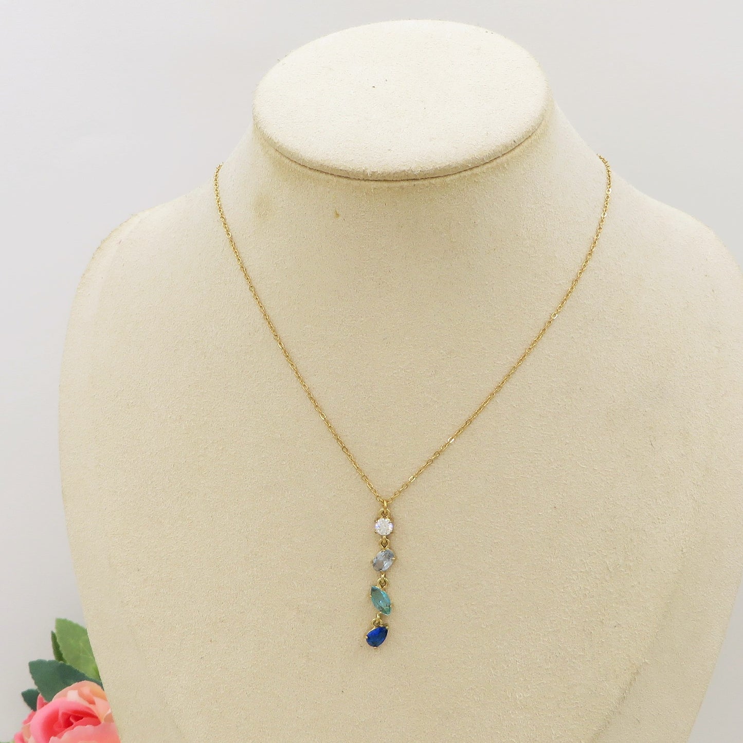 GLOWY BLUE PENDANT ~ ACCIAIO INOSSIDABILE - Collana con Cubic Zirconia a cravattina
