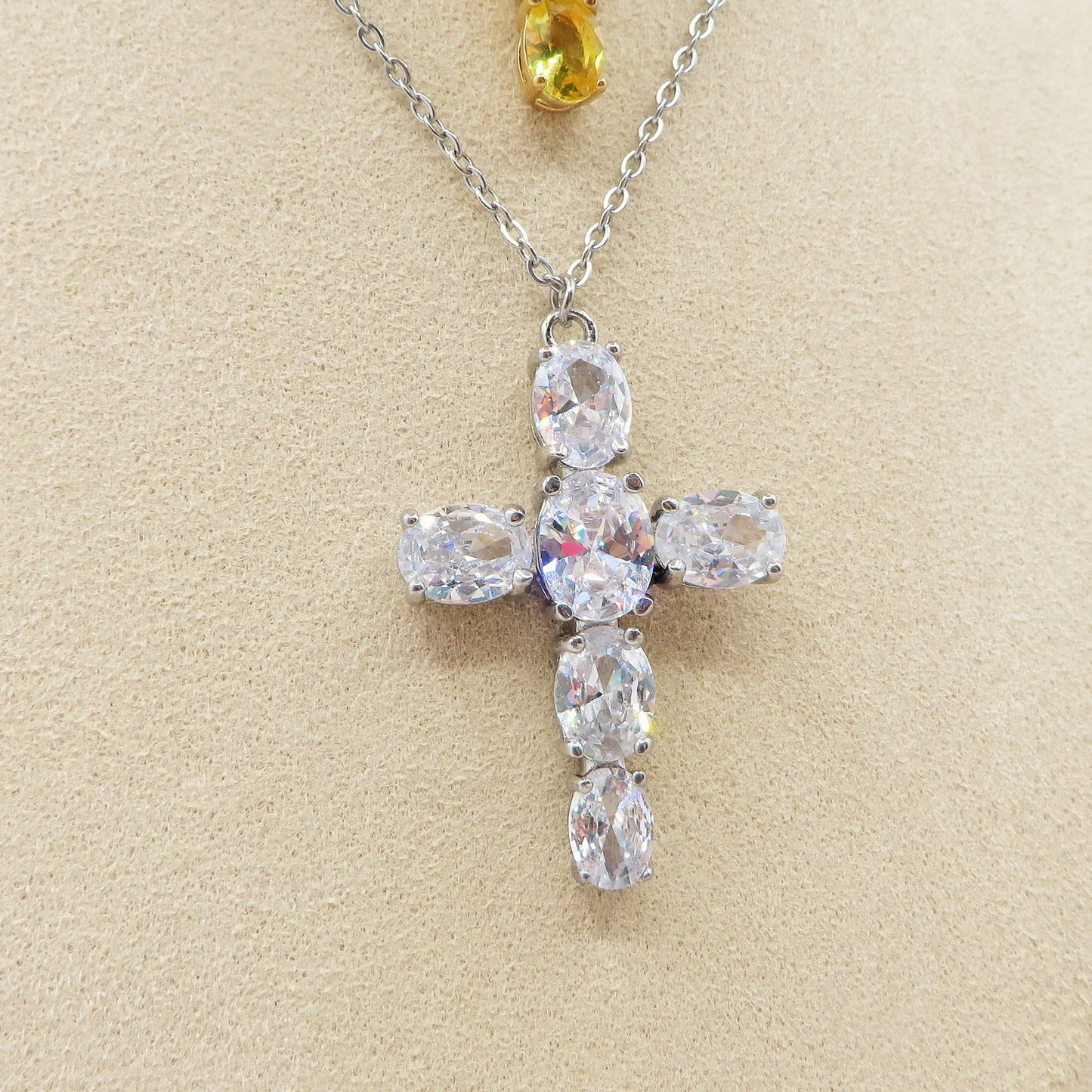 ABIGAIL - ACCIAIO INOSSIDABILE- Collana con pendente croce in cubic zirconia