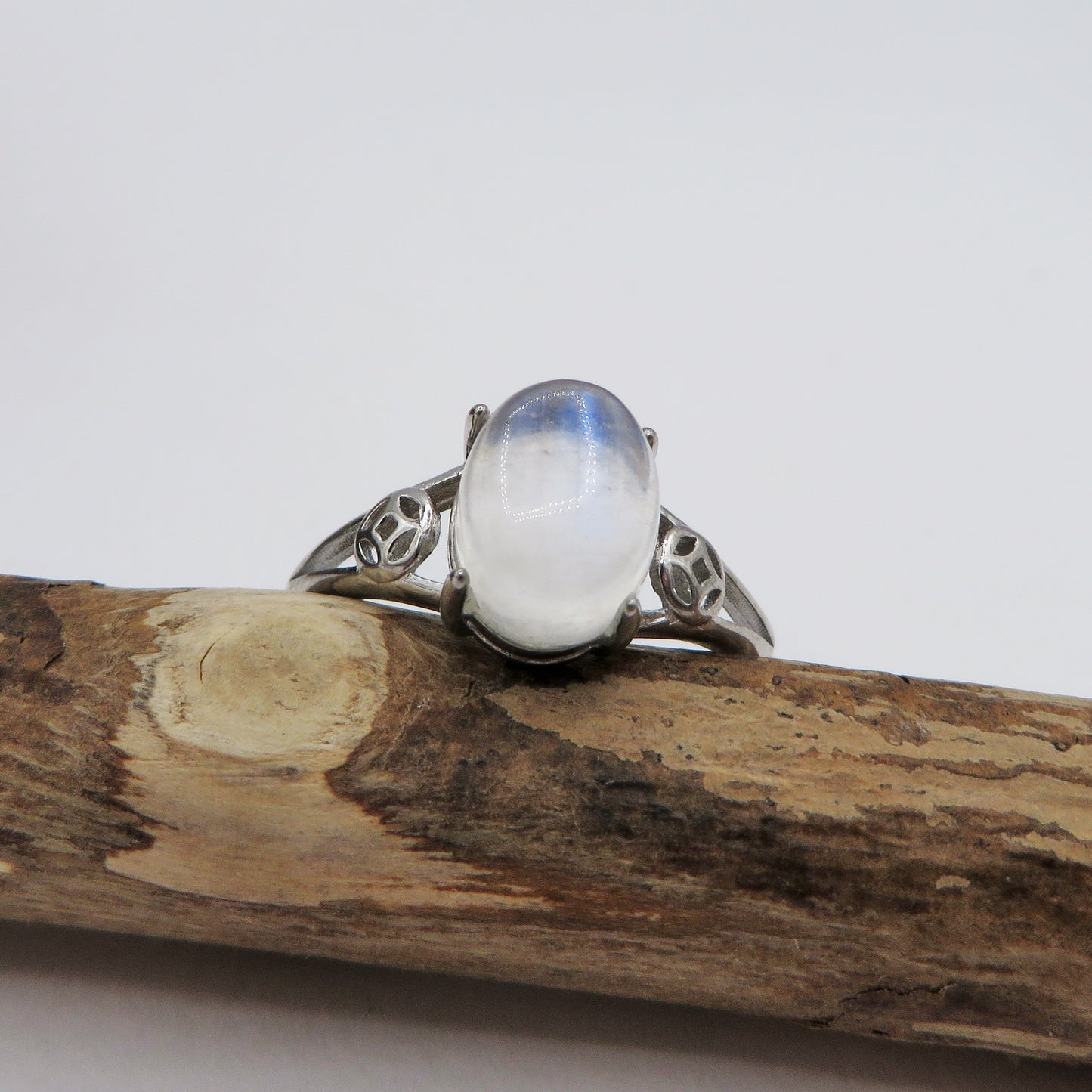 BOHEMIAN DEVA ~ Anello regolabile in Pietra di Luna - MoonStone naturale