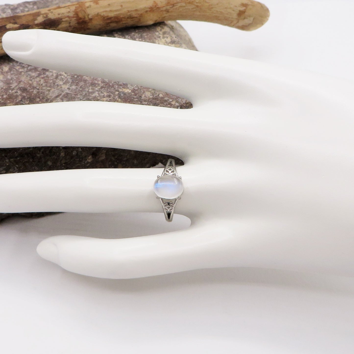 BOHEMIAN DEVA ~ Anello regolabile in Pietra di Luna - MoonStone naturale