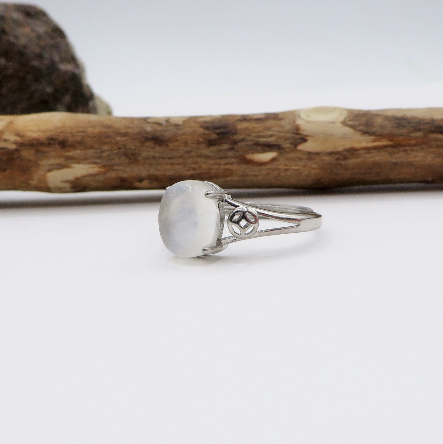 BOHEMIAN DEVA ~ Anello regolabile in Pietra di Luna - MoonStone naturale