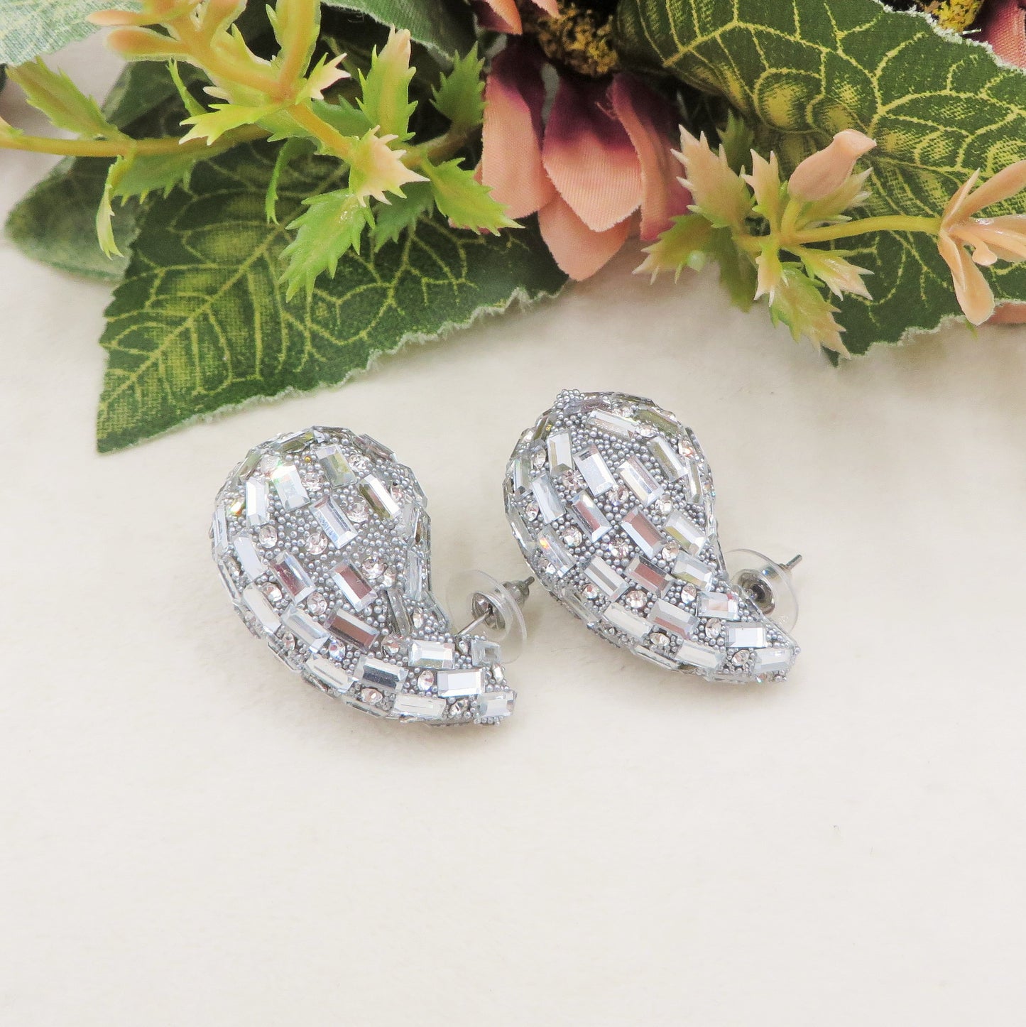 DROP HOLIDAY ~ Orecchini goccia con pietre, glitter e cristalli