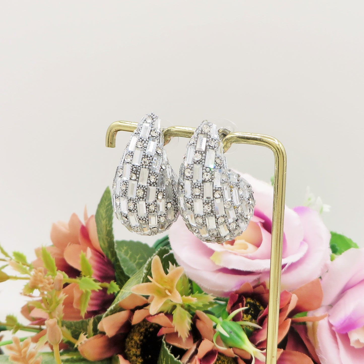 DROP HOLIDAY ~ Orecchini goccia con pietre, glitter e cristalli
