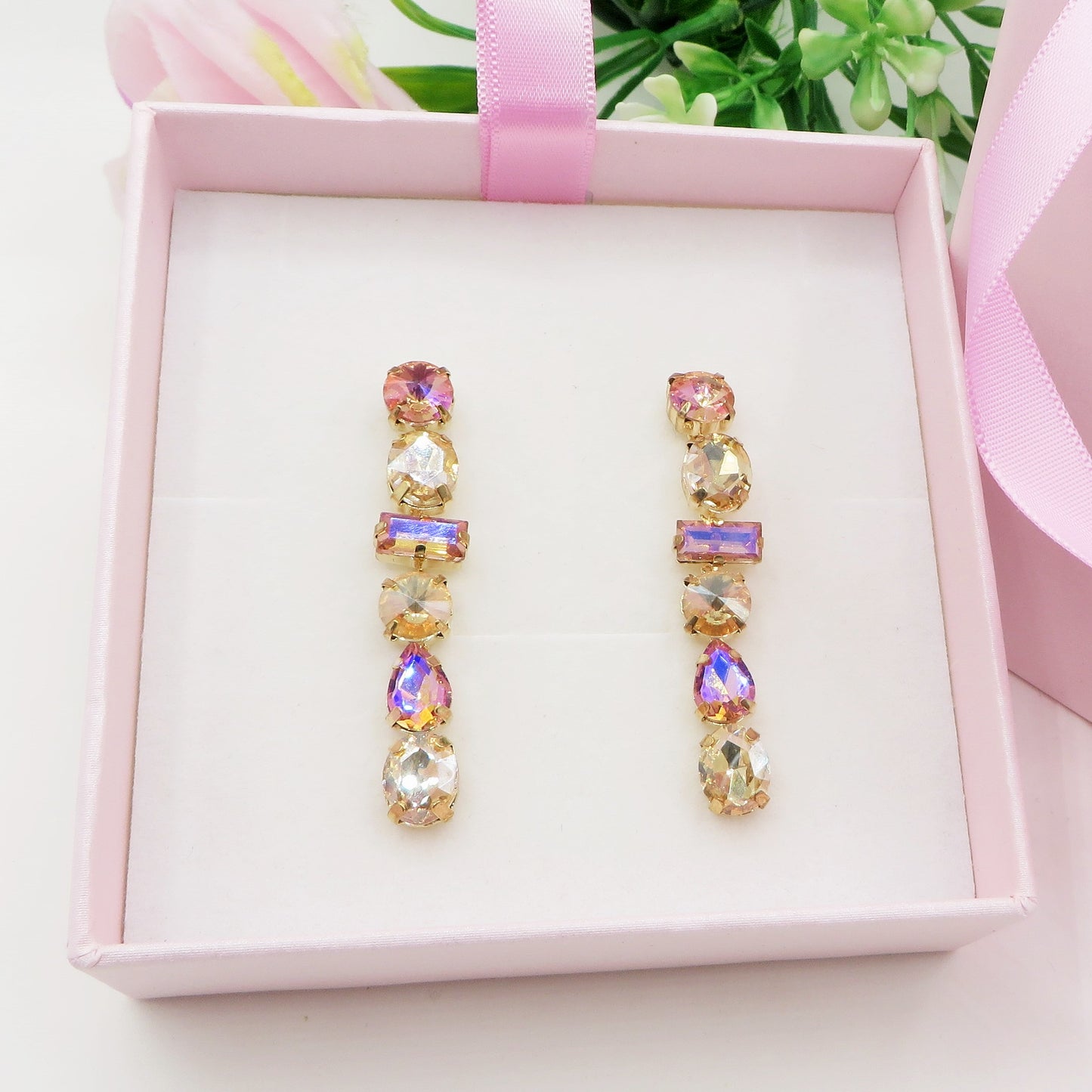 COLETTE - Orecchini pendenti con pietre sfaccettate e Cubic Zirconia