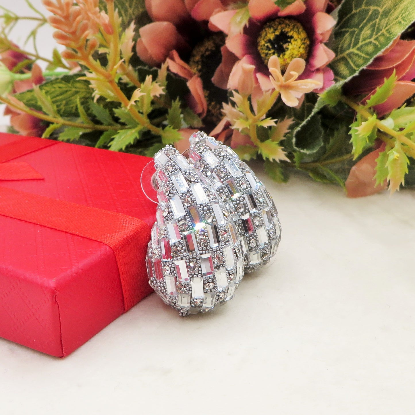 DROP HOLIDAY ~ Orecchini goccia con pietre, glitter e cristalli