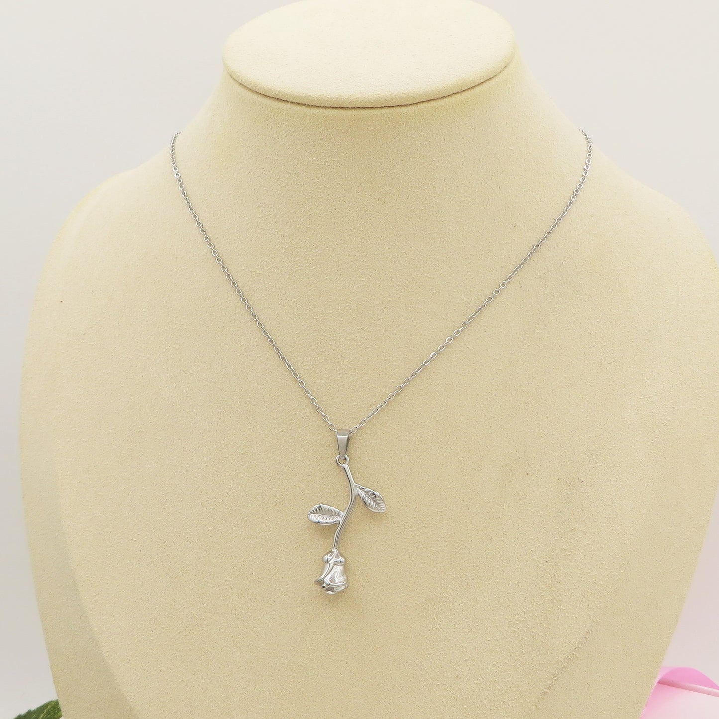 LIFE ROSE - ACCIAIO INOSSIDABILE- collana con rosa pendente
