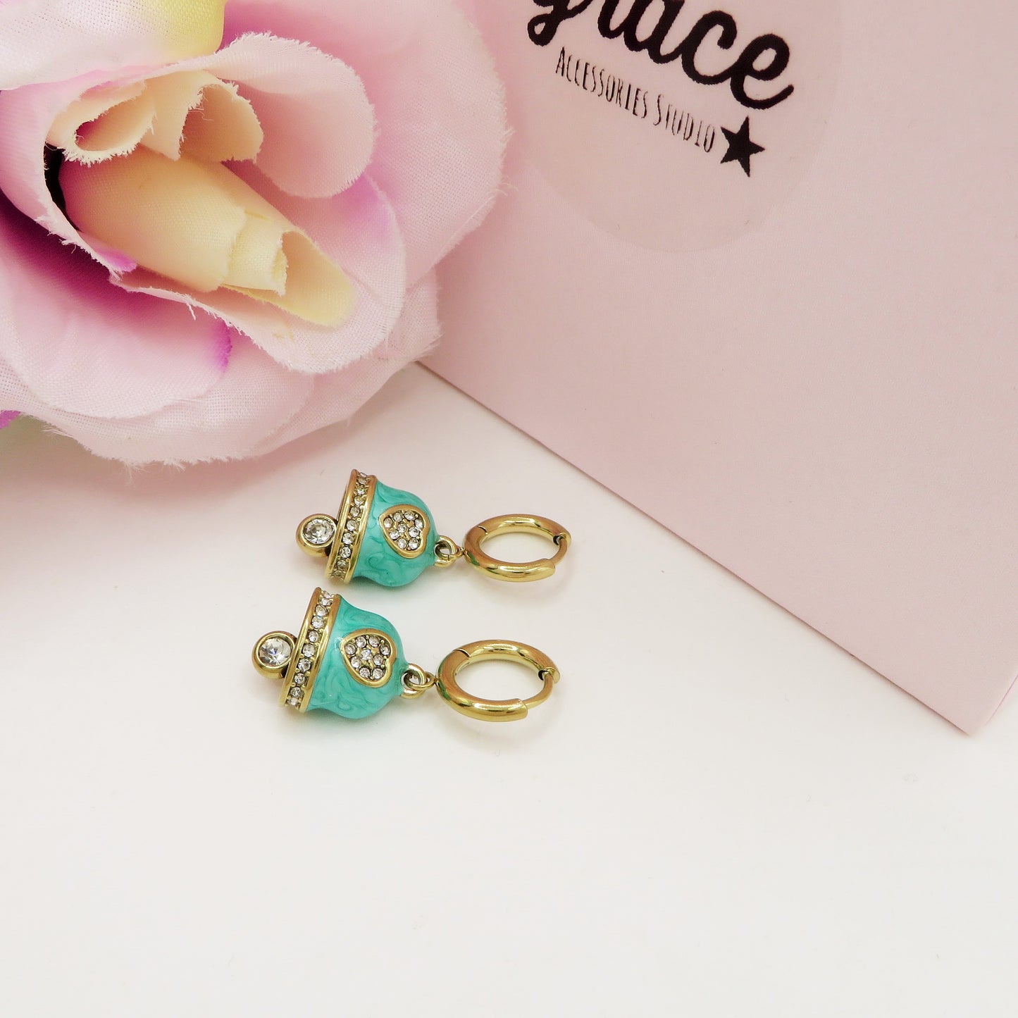 TINKERBELL RAINBOW ACCIAIO INOSSIDABILE ~ Orecchini mini cerchi a campanella con cubic zirconia in ACCIAIO INOSSIDABILE