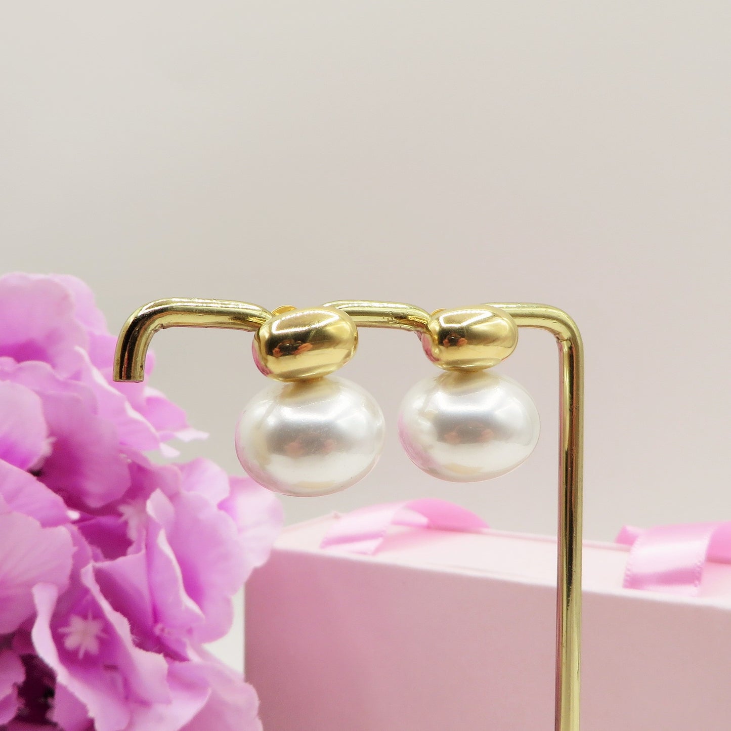 AMY bottone pearls - ACCIAIO INOSSIDABILE ~ Orecchini bottone perla + acciaio