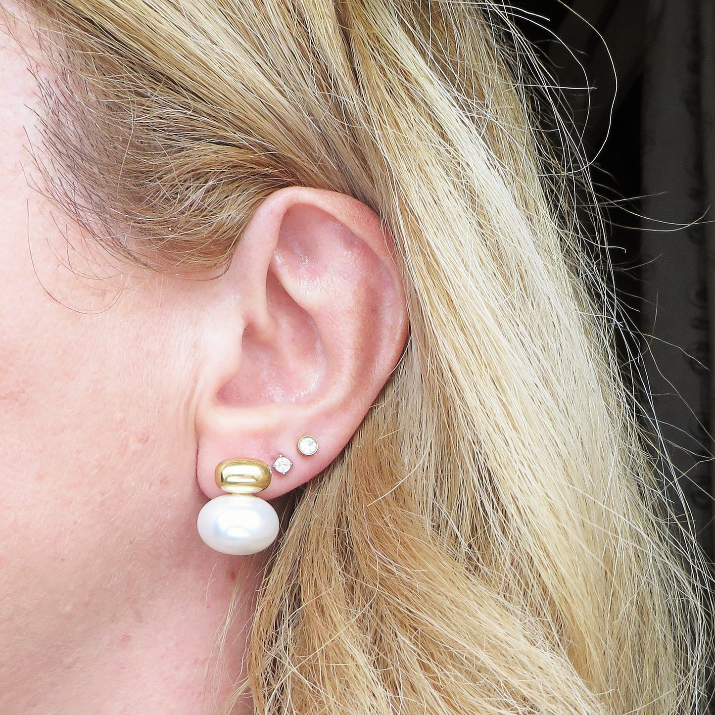 AMY bottone pearls - ACCIAIO INOSSIDABILE ~ Orecchini bottone perla + acciaio