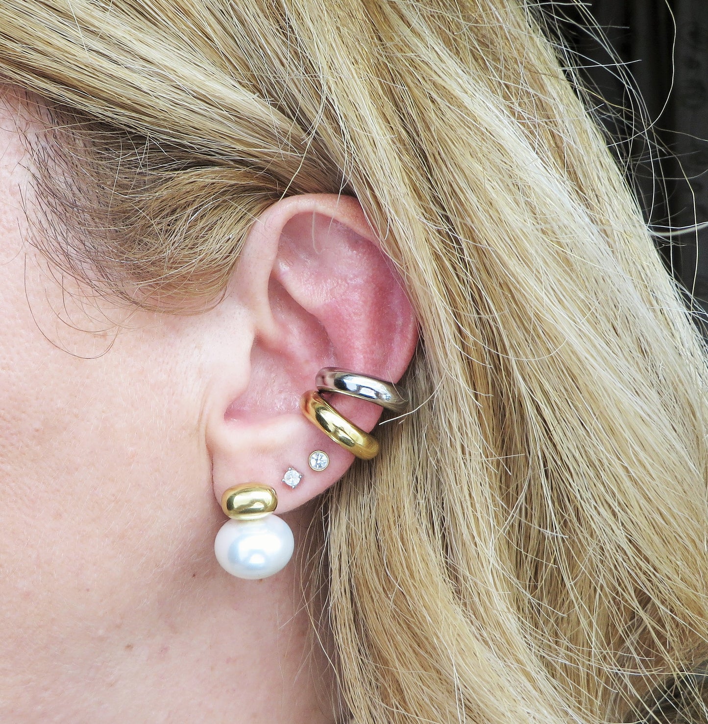 AMY bottone pearls - ACCIAIO INOSSIDABILE ~ Orecchini bottone perla + acciaio