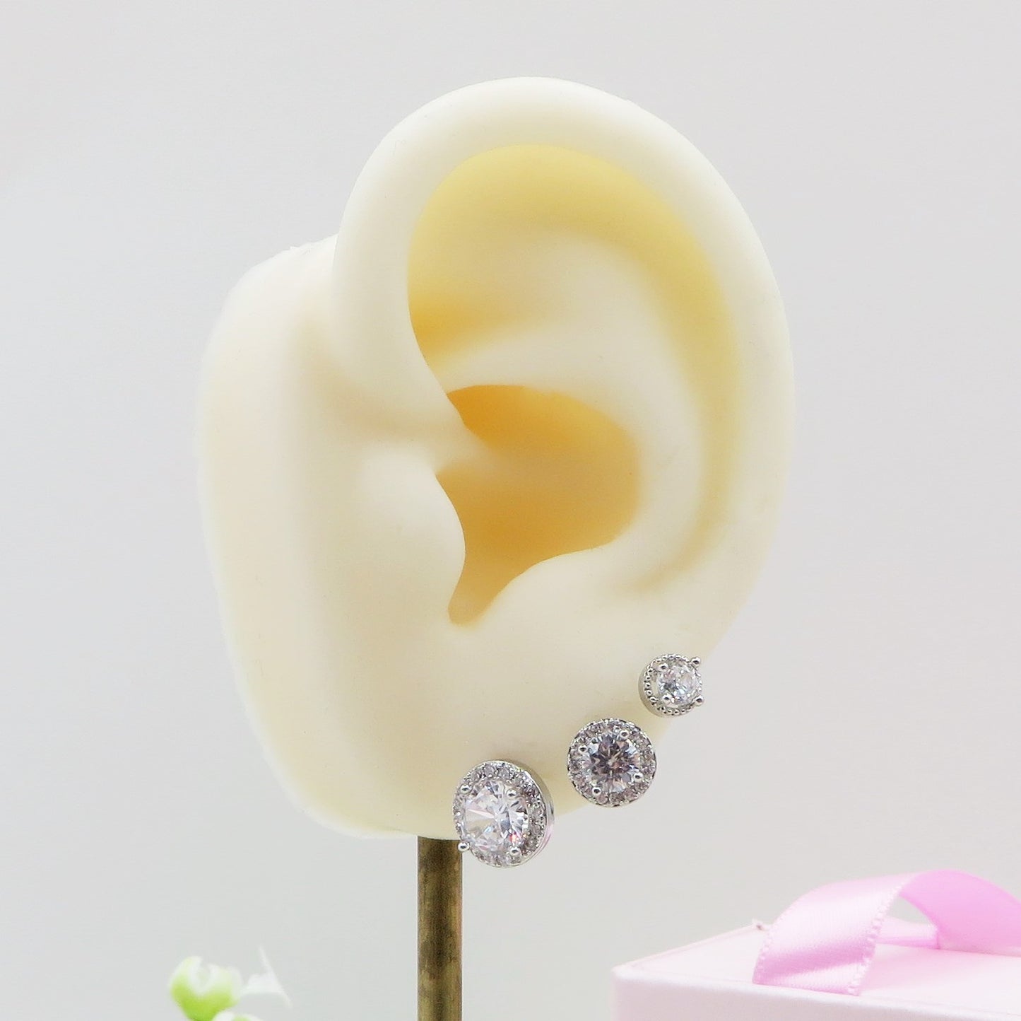 DELILAH Set 3 Paia- Orecchini punto luce a forma di cuore in Cubic Zirconia