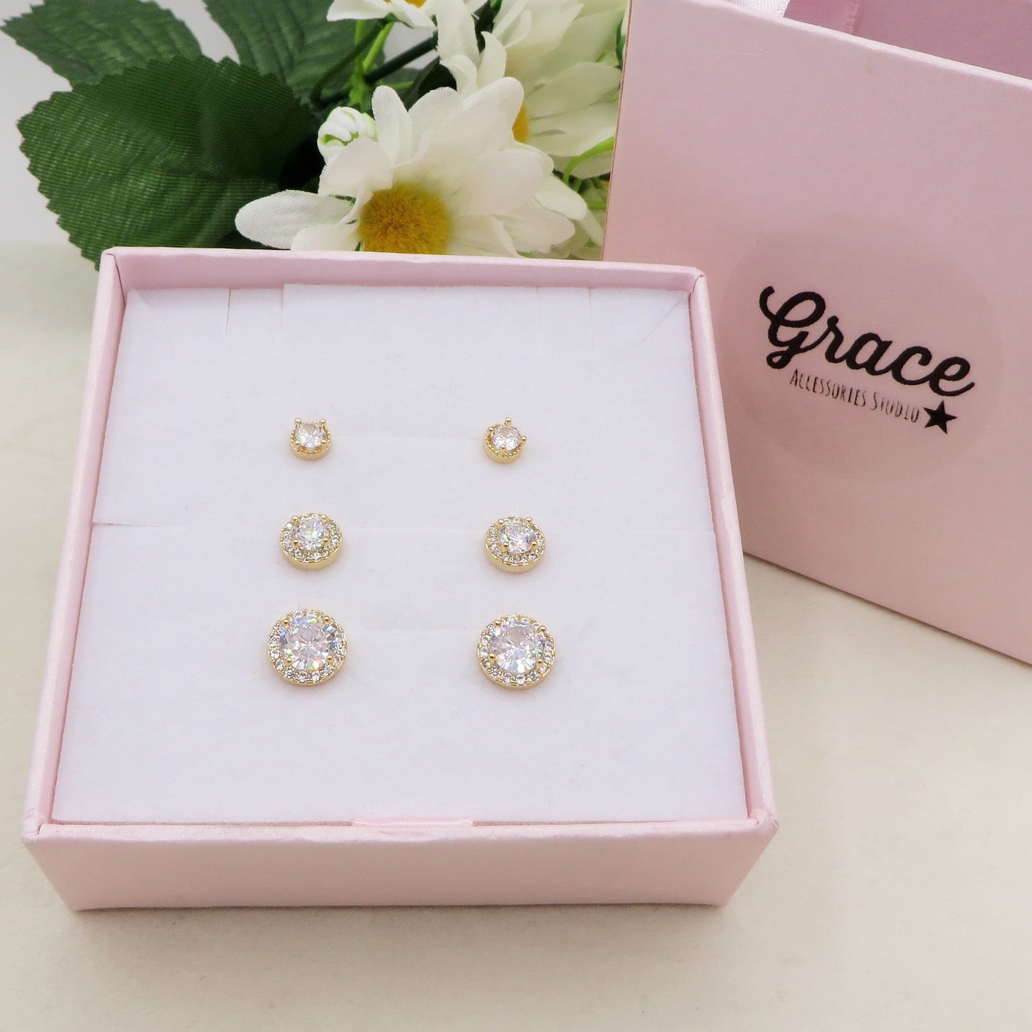 DELILAH Set 3 Paia- Orecchini punto luce a forma di cuore in Cubic Zirconia