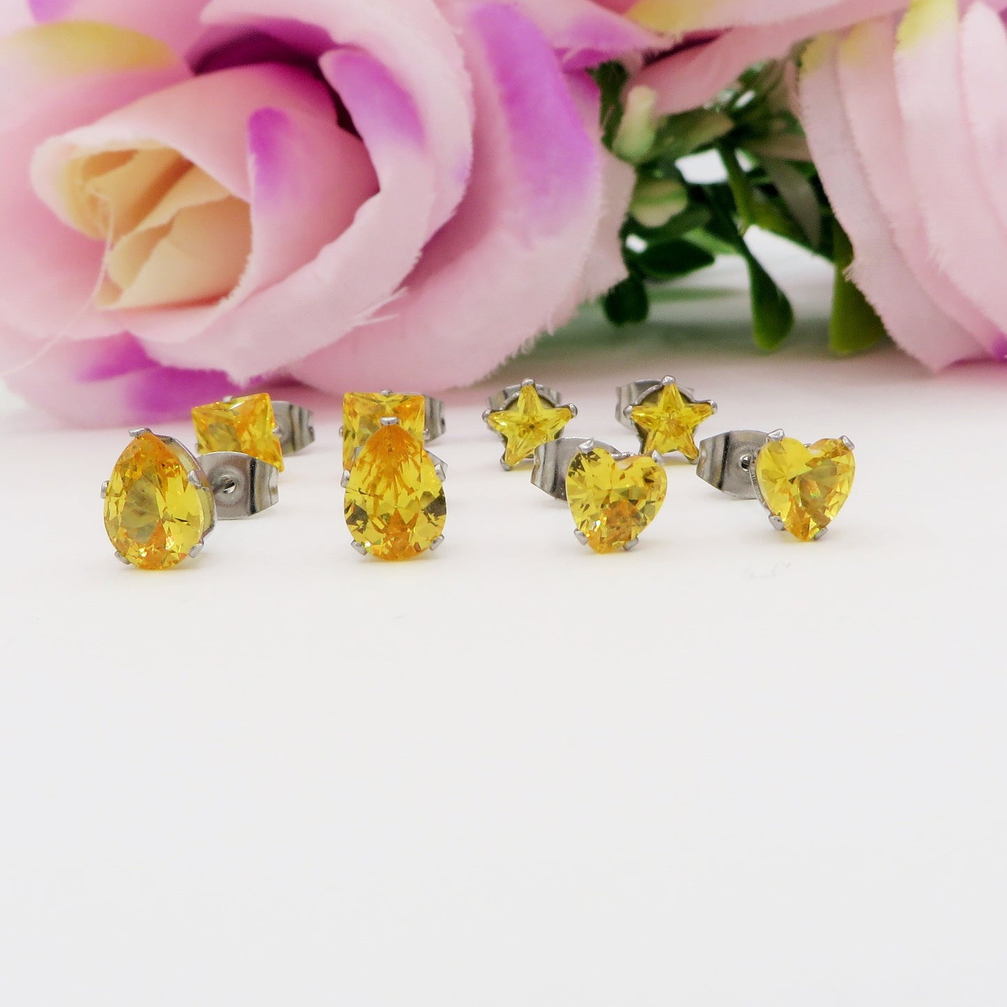 SET 4 PAIA PUNTI LUCE SHINE colours ~ 4 forme punti luce acciaio inossidabile ~ 8 PZ ~ 12 varianti colore ~ Orecchini a lobo con zirconi