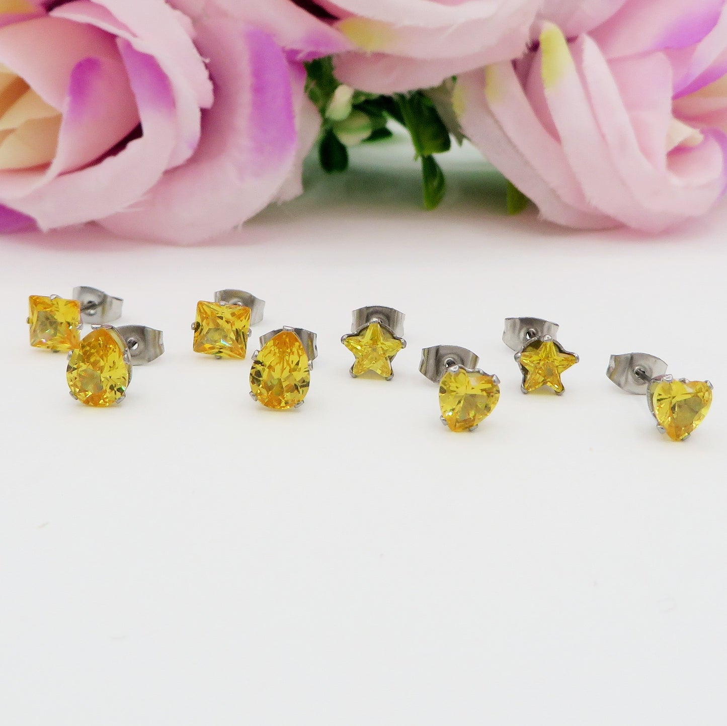 SET 4 PAIA PUNTI LUCE SHINE colours ~ 4 forme punti luce acciaio inossidabile ~ 8 PZ ~ 12 varianti colore ~ Orecchini a lobo con zirconi
