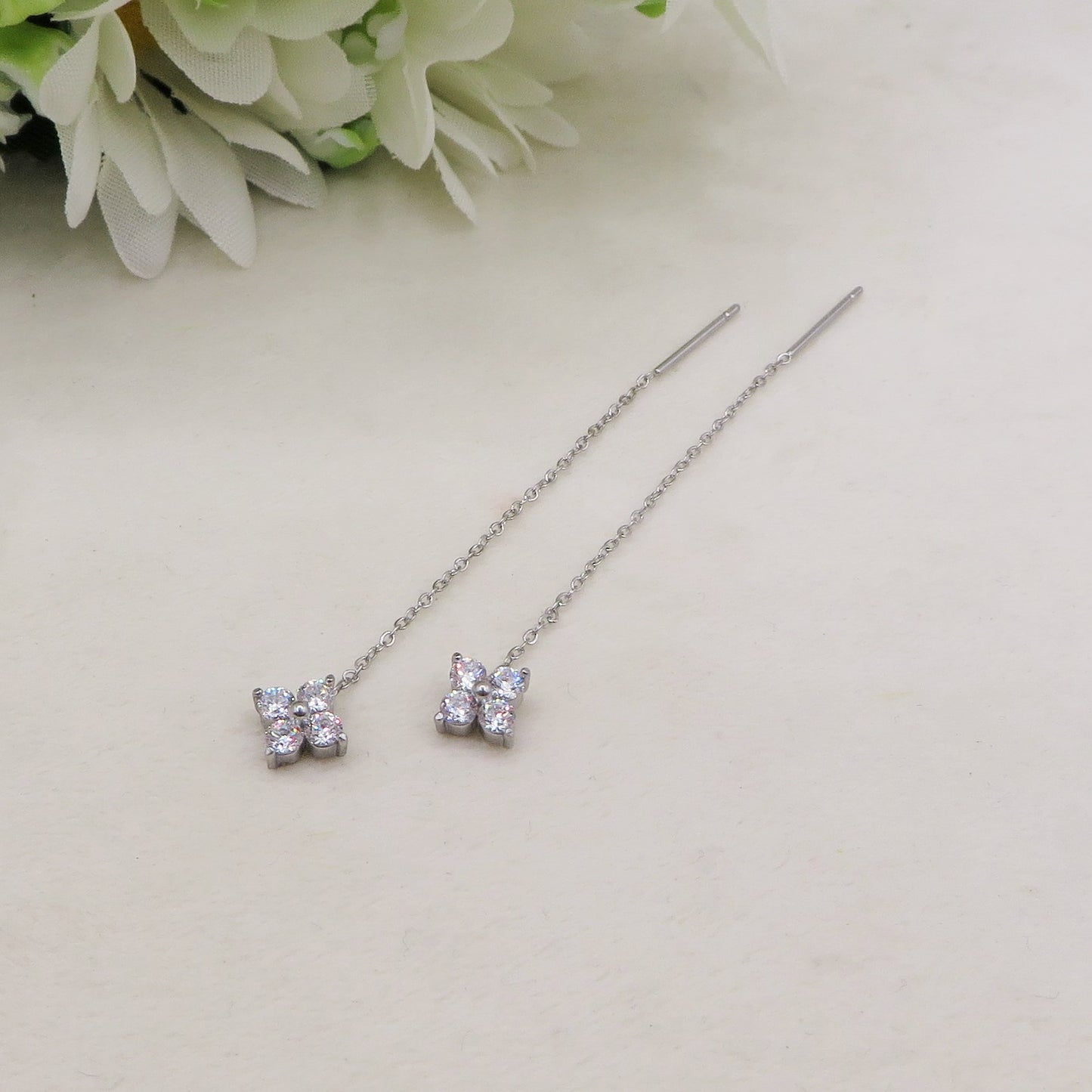 SPRING CLOVER quadrifoglio - ACCIAIO inossidabile ~ Paio Orecchini filo pendenti con cubic zirconia - saliscendi