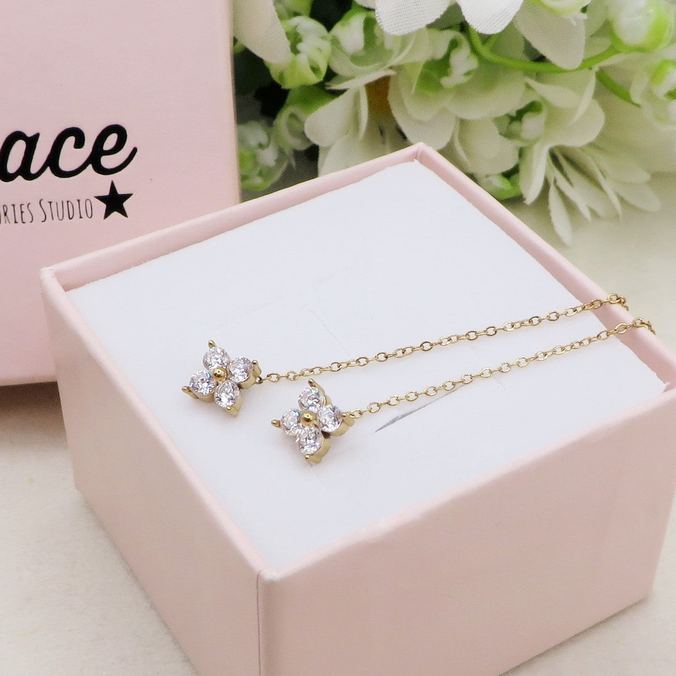 SPRING CLOVER quadrifoglio - ACCIAIO inossidabile ~ Paio Orecchini filo pendenti con cubic zirconia - saliscendi