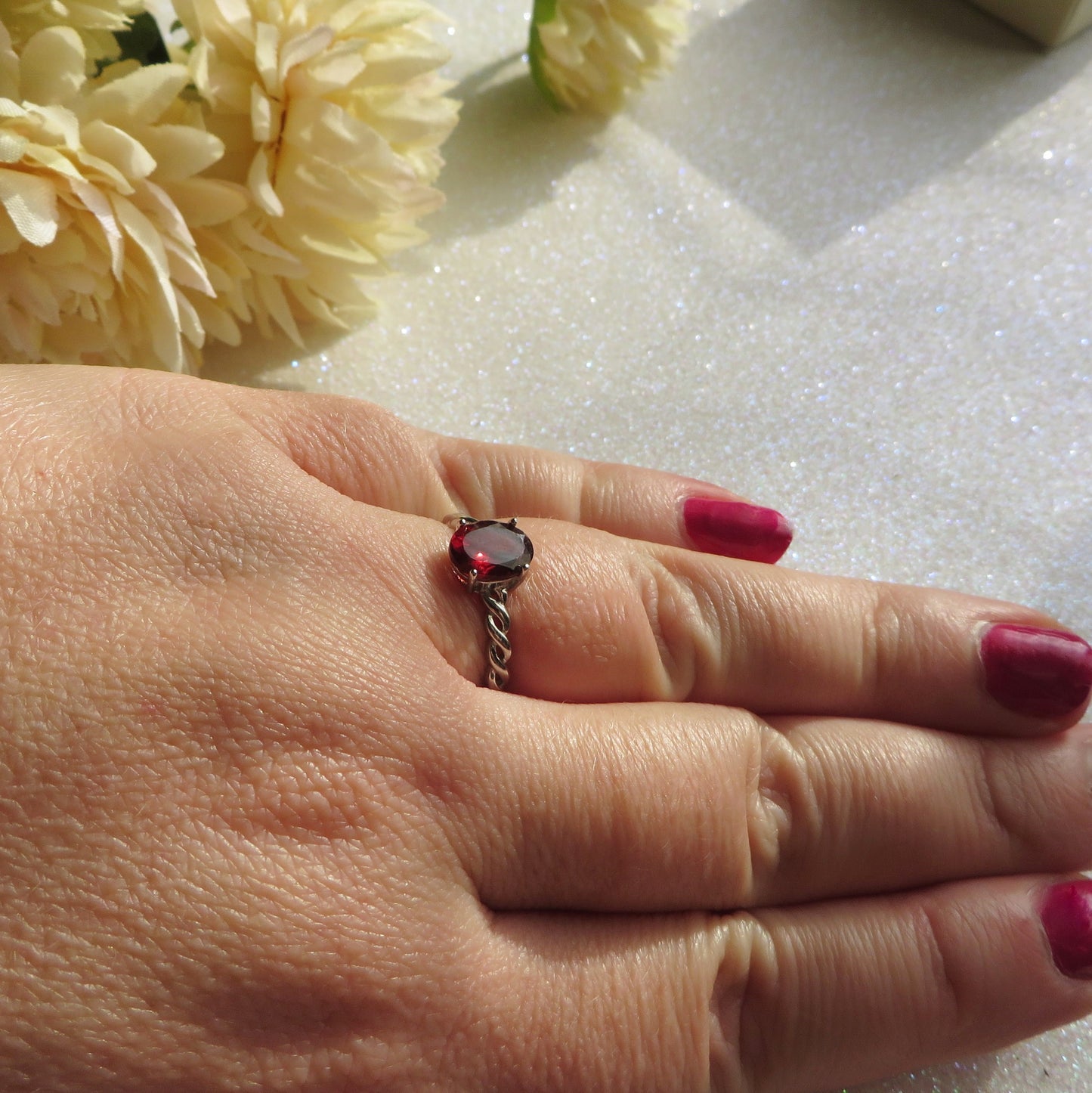 ARUNA ~ Anello regolabile con GRANATO ROSSO naturale - Red Garnet