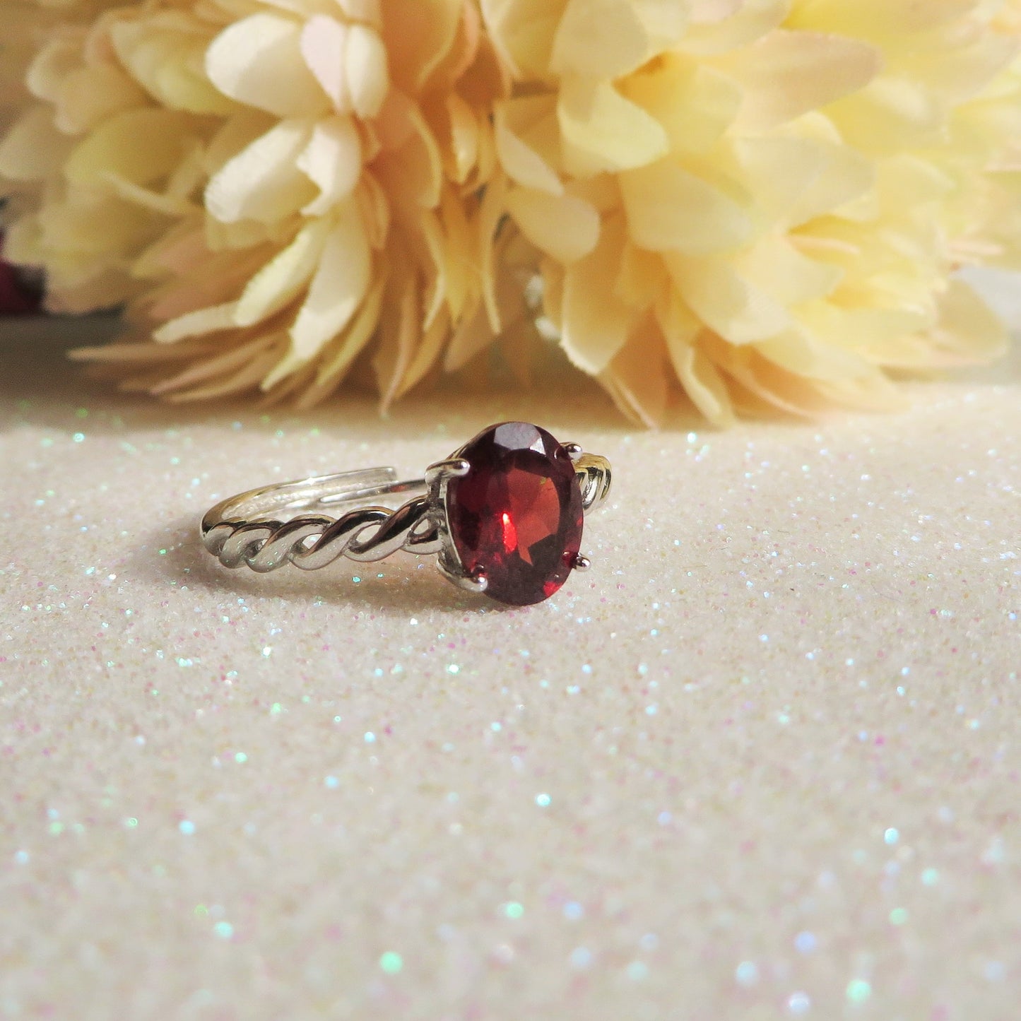 ARUNA ~ Anello regolabile con GRANATO ROSSO naturale - Red Garnet