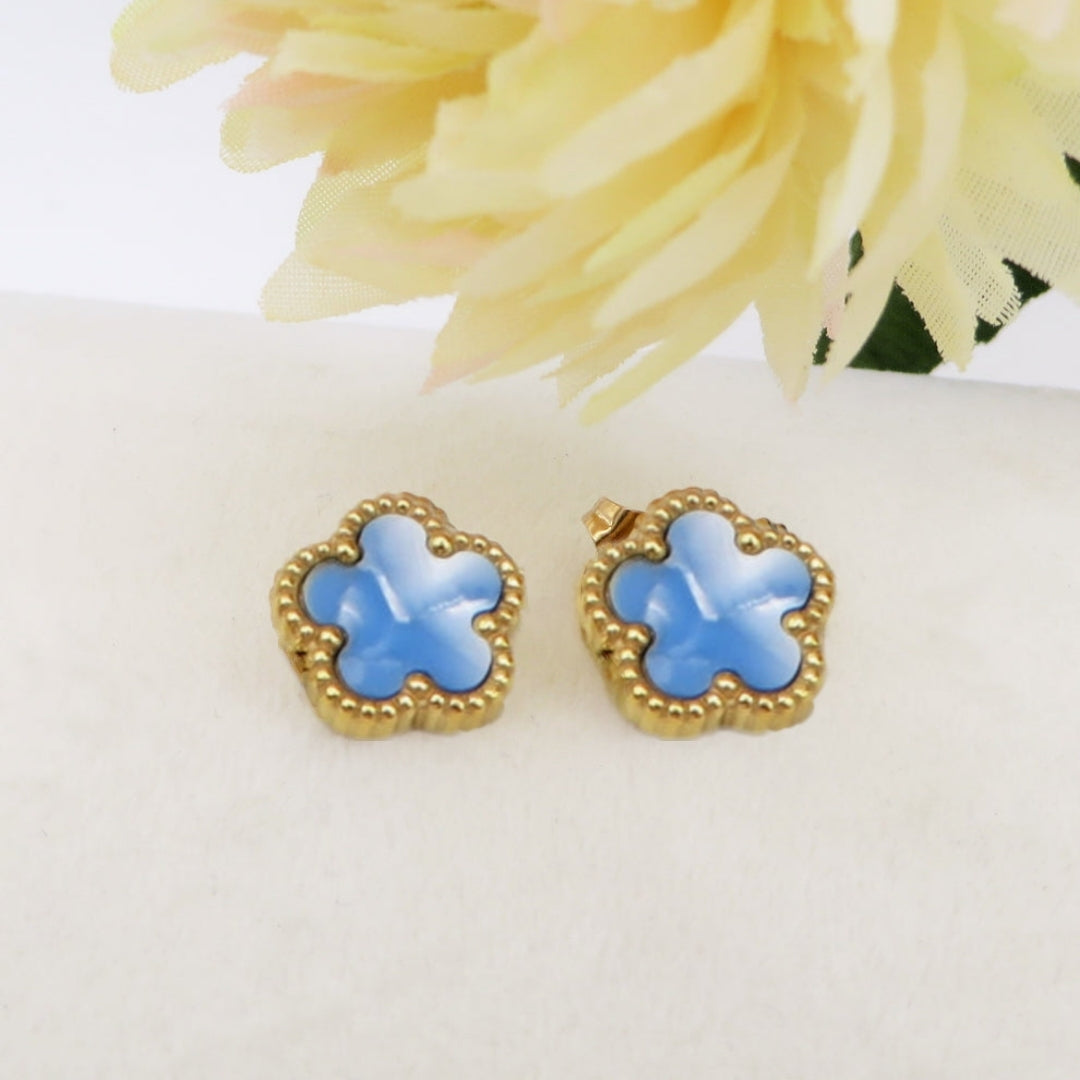 LILY studs ~ Paio orecchini lobo in ACCIAIO INOSSIDABILE con fiore in madreperla