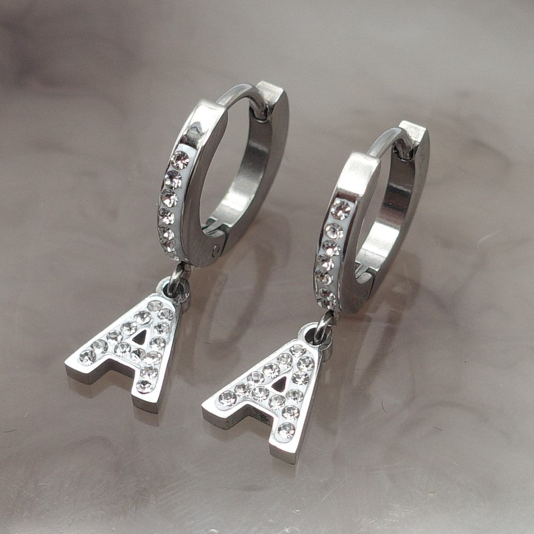 ORECCHINI INIZIALI IN ZIRCONIA ~ ACCIAIO INOSSIDABILE ORO - Mini orecchini a cerchio con iniziali in zirconi