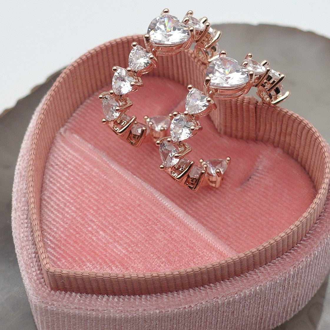 CHERIE - BIG HOOPS XL - orecchini a cerchio con cubic zirconia a forma di cuore