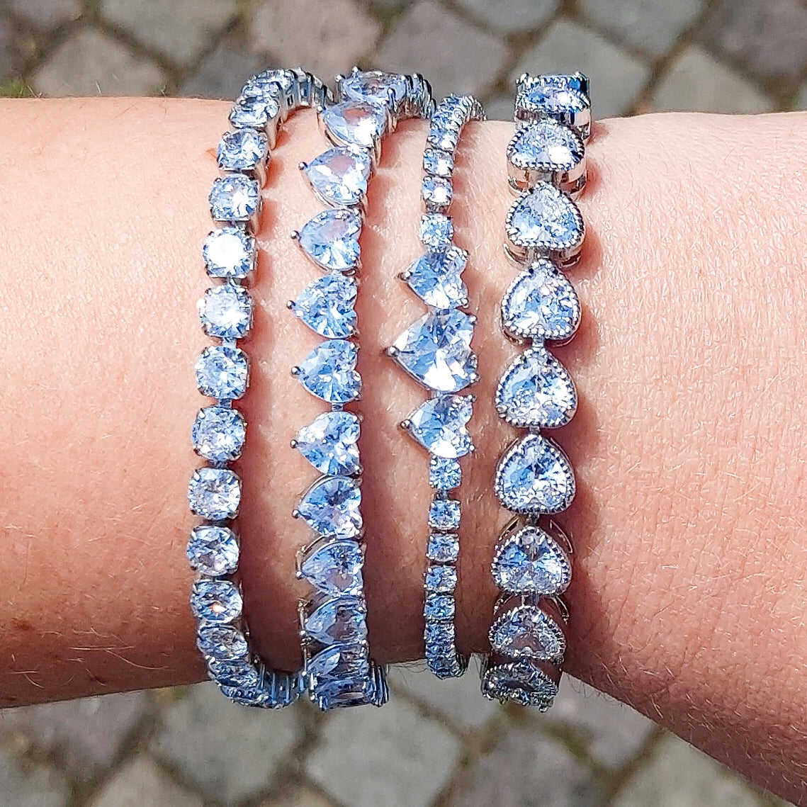 Carrie ~Rainbow-Bracciale tennis in Cubic Zirconia a forma di cuori