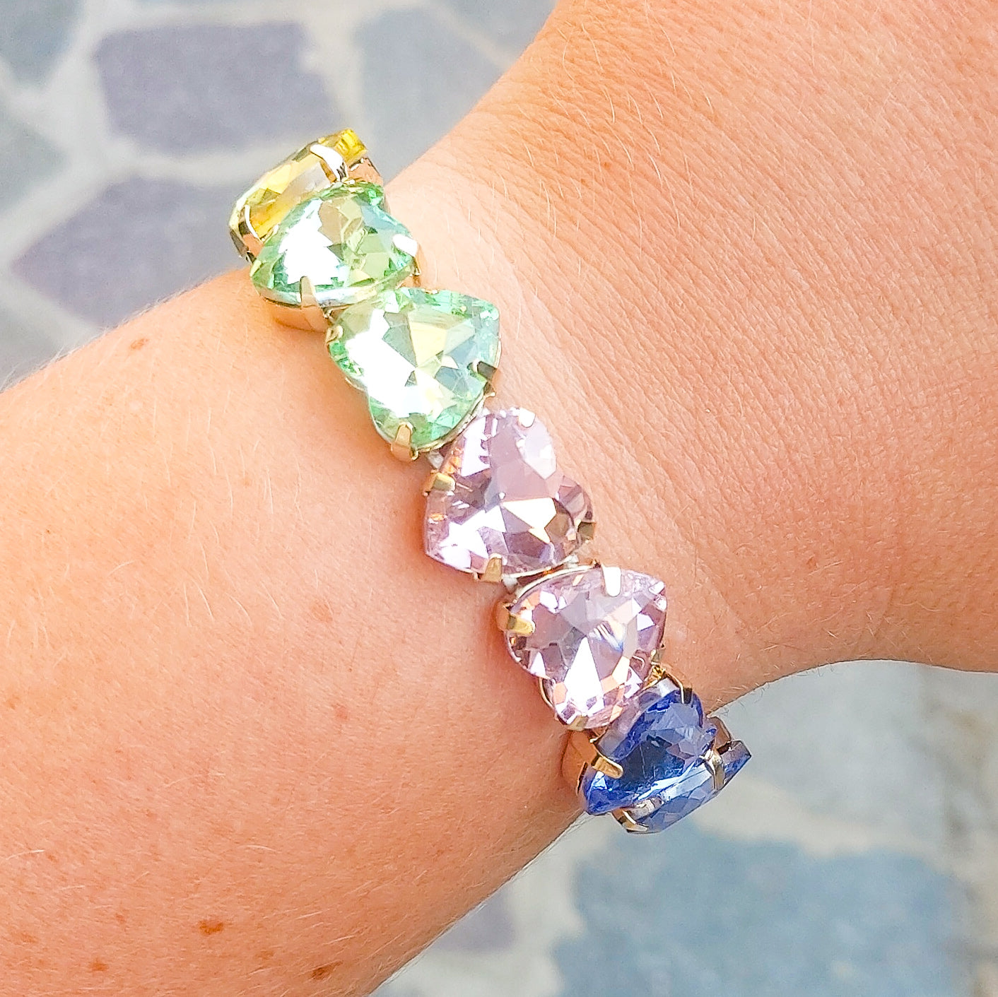 LUCE HEARTS MEDIUM-Bracciale elasticizzato con pietre a cuore sfaccettate