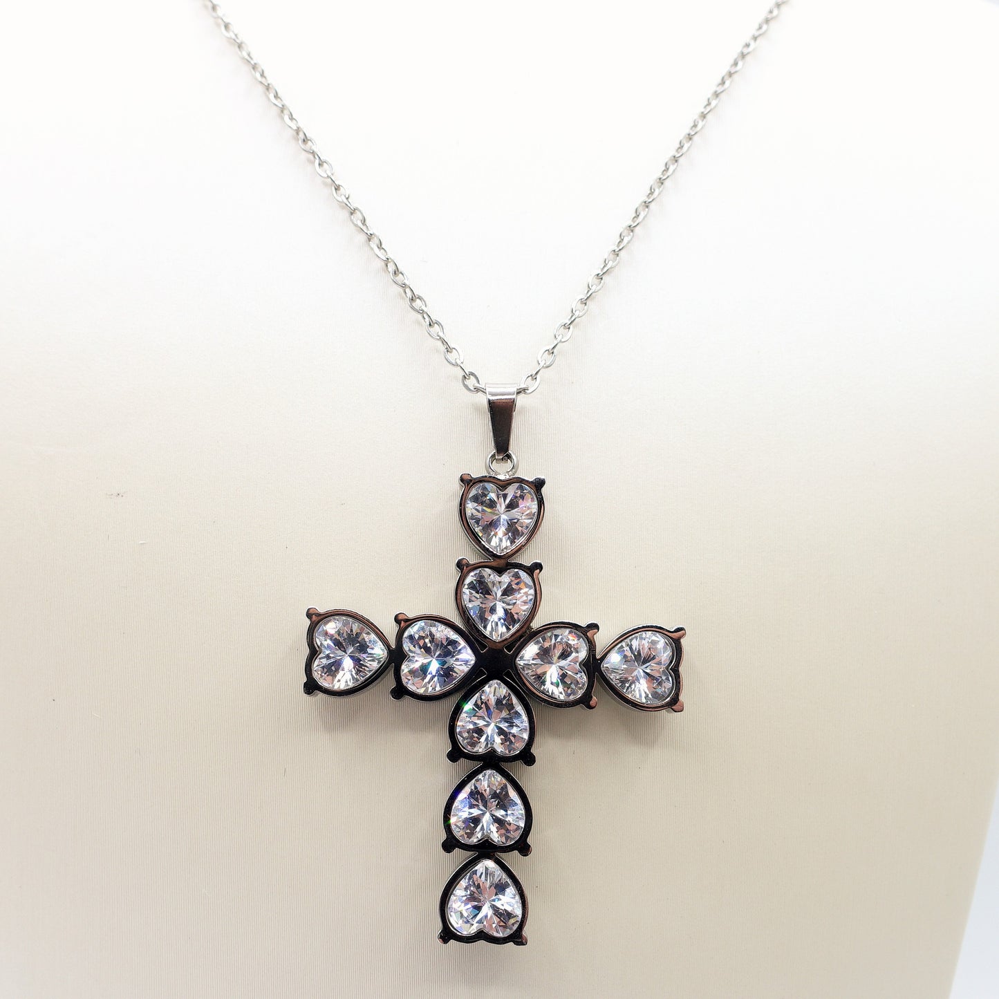 LOVELY CROSS - ACCIAIO Inossidabile - collana con pendente croce a cuori in cubic zirconia
