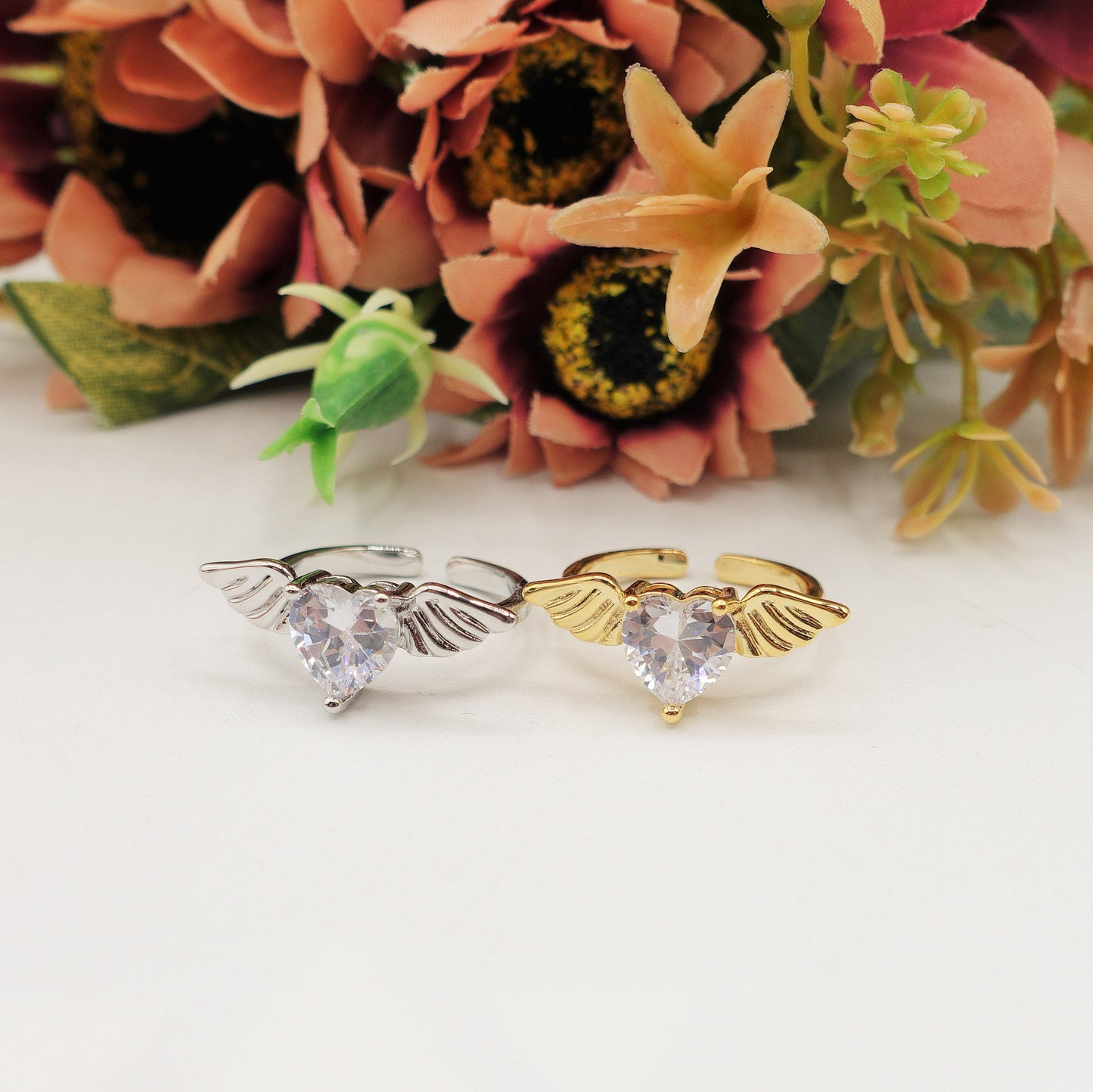 ANGEL ~ Anello regolabile con cuore alato e cubic zirconia a forma di cuore