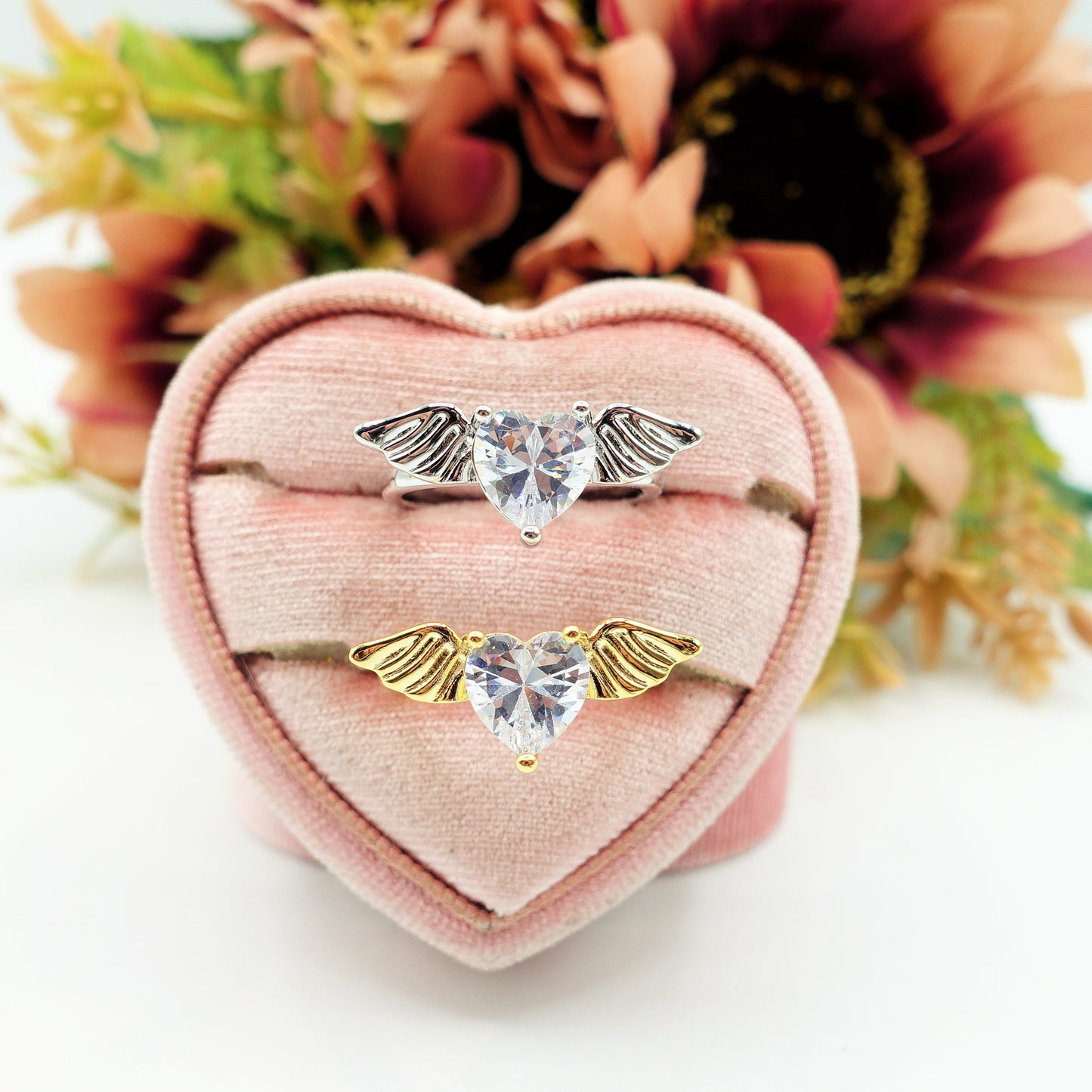ANGEL ~ Anello regolabile con cuore alato e cubic zirconia a forma di cuore