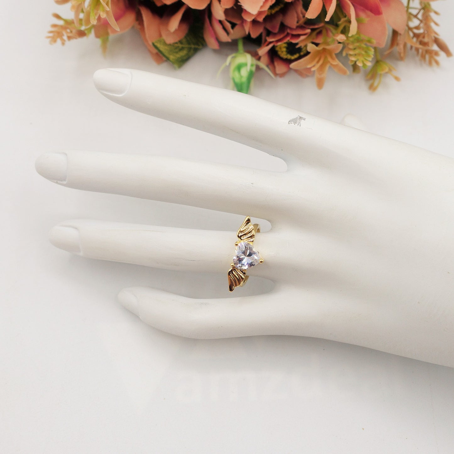 ANGEL ~ Anello regolabile con cuore alato e cubic zirconia a forma di cuore