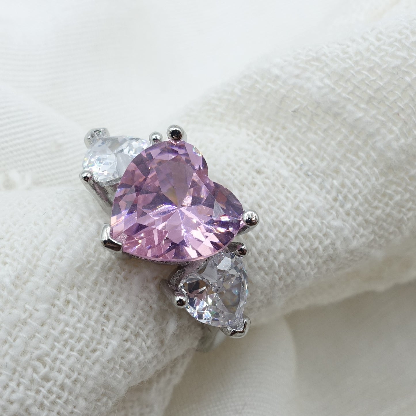 Diana Chunky ~ Anello cuori grandi con cubic zirconia a forma di cuore