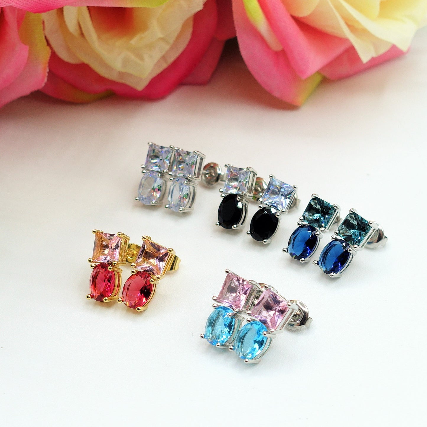 CHARIS tiny - Orecchini bottone con Cubic Zirconia RAINBOW
